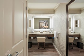 Suite, 1 King Bed, Non Smoking, Fireplace (Bunk beds)