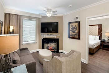 Suite, 1 King Bed, Non Smoking, Kitchen (Living Room;with Sofabed)