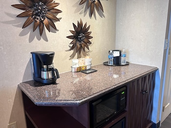 Standard Room, 1 King Bed, Non Smoking, Refrigerator (18+ Only)
