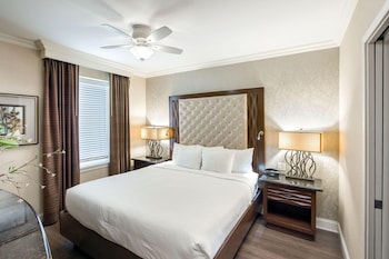 Suite, 1 King Bed, Non Smoking, Kitchen (Living Room;with Sofabed)