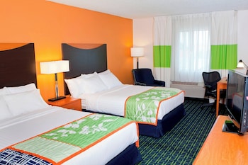 Room, 2 Queen Beds, Hearing Accessible (Accessible Bathtub)