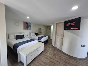 Basic Single Room, 1 Queen Bed, Corner