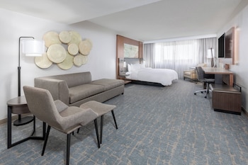 Club Suite, 1 King Bed with Sofa bed