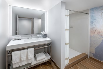Room, 1 King Bed with Sofa bed (Mobility/Hearing Accessible, Tub)
