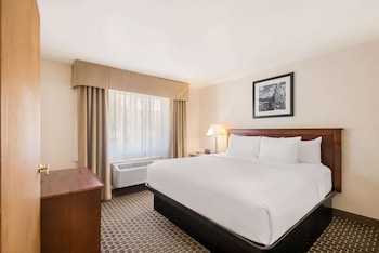 Suite, 1 King Bed with Sofa bed, Non Smoking