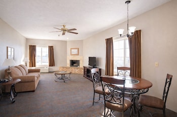Double Queen Family Suite