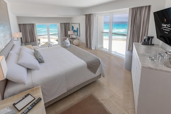 Royale Junior Suite Ocean View - King Size Bed