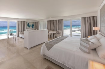 Royale Governor Suite Ocean Front - King Size Bed