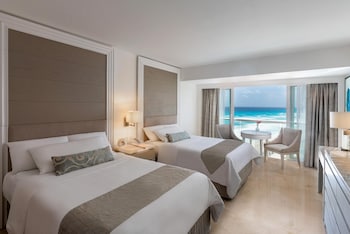 Royale Deluxe Ocean View - Two Double Beds