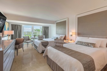 Royale Deluxe Lagoon View - Book 4 nights, Get 2 Free nights at Punta Cana