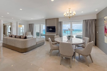 Royale Presidential Suite