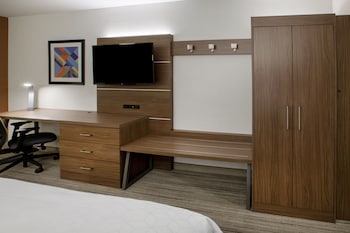 Standard Room, 2 Queen Beds, Accessible (Communication, Roll-In Shower)