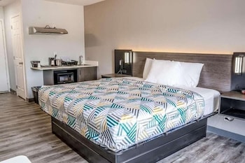 Deluxe Room, 1 King Bed, Non Smoking, Kitchen