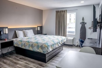 Deluxe Room, 1 King Bed, Non Smoking, Kitchen