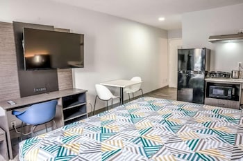 Standard Room, 1 King Bed, Accessible, Non Smoking