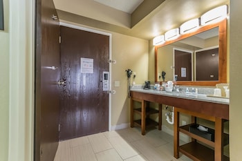 Basic Room, 1 Queen Bed, Accessible, Non Smoking
