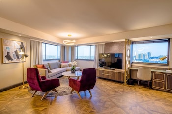 Sandton Towers Club Floor Deluxe Double Suite