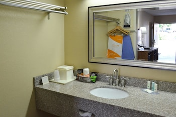 Room, 1 King Bed, Accessible, Smoking