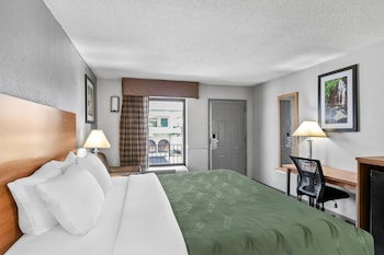 Room, 1 King Bed, Accessible, Smoking