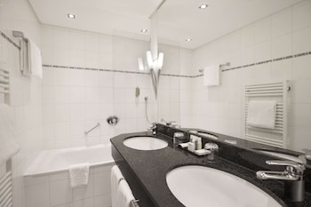 Junior Suite, 1 King Bed, Balcony