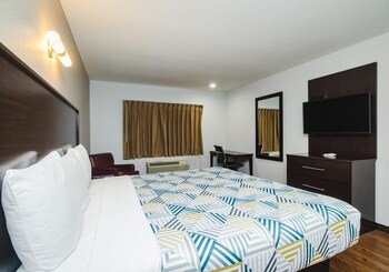 Standard Room, 1 King Bed, Accessible, Refrigerator & Microwave