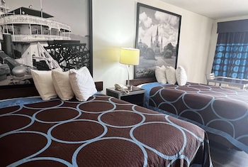 Comfort Room, 2 Queen Beds, Smoking