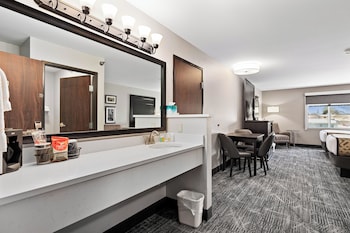 Deluxe Room, 2 Queen Beds (2 Queen Beds and a pull out sofabed)