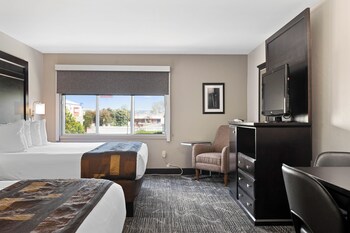 Deluxe Room, Multiple Beds (2 King Beds)