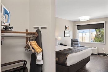 Standard Room, 1 King Bed (Handicapped Accessible one King Bed)