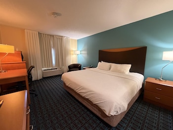 Standard Room, 1 King Bed, Non Smoking, Refrigerator & Microwave