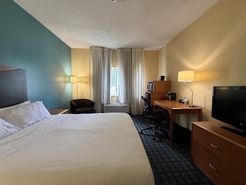 Standard Room, 1 King Bed, Non Smoking, Refrigerator & Microwave