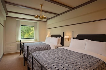 Room, 2 Queen Beds (Mobility/Hearing Accessible, Tub)