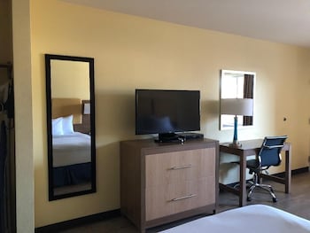 Standard Room, 1 King Bed, Smoking
