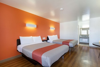 Standard Room, 2 Queen Beds, Smoking