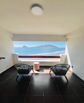 Junior Suite, 2 Double Beds, Ocean View