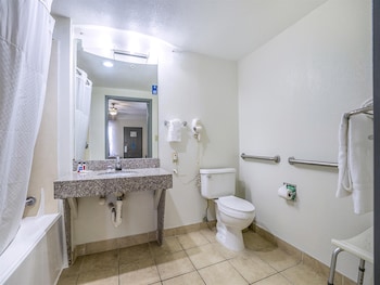 Room, 1 King Bed, Accessible, Smoking (Mobility/Hearing, Bathtub w/grab bars)