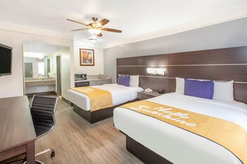 Room, 2 Queen Beds, Smoking