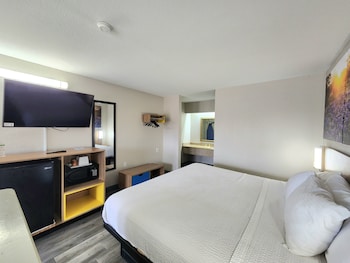 Standard Room, 1 King Bed