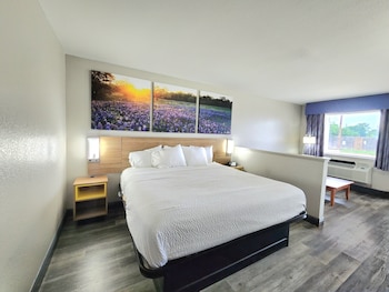Standard Room, 1 King Bed