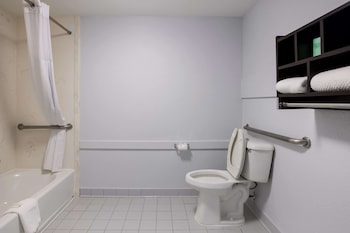 Room, 1 Queen Bed, Accessible, Non Smoking (Accessible Tub)