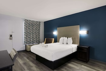 Room, 1 Queen Bed, Accessible, Non Smoking (Accessible Tub)