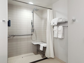 Room, 1 King Bed, Bay View (Mobility/Hearing Access, Roll-In Shwr)