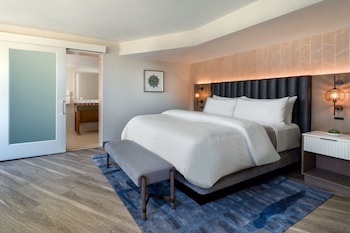 Luxury Suite, 1 King Bed with Sofa bed, Bay View