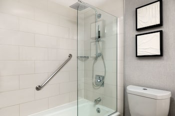 Room, 1 King Bed, Bay View (Mobility/Hearing Access, Roll-In Shwr)