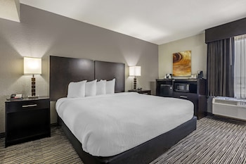 Standard Room, 1 King Bed, Non Smoking, Refrigerator & Microwave