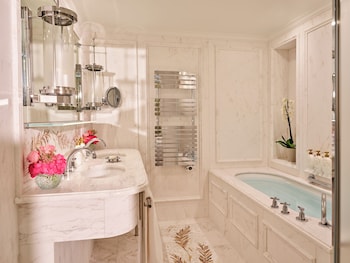 Suite Prestige Vue Avenue Montaigne avec Balcon