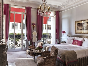 Suite Eiffel Haute Couture