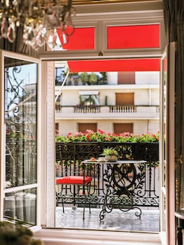 Suite Deluxe, Vue Avenue Montaigne avec Balcon