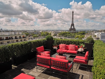 Suite Eiffel Signature