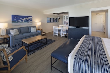 Studio Suite, 1 King Bed with Sofa bed, Golf View